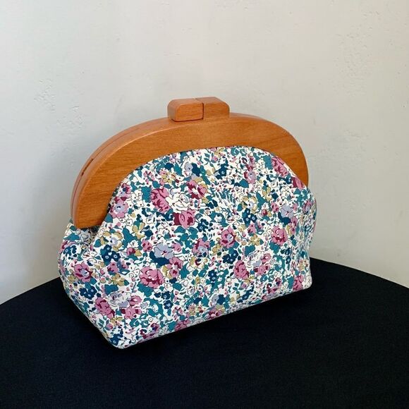 Handmade Genuine Leather Floral Printed Round Wooden Frame Clutch/CrossBody - Picture 6 of 16